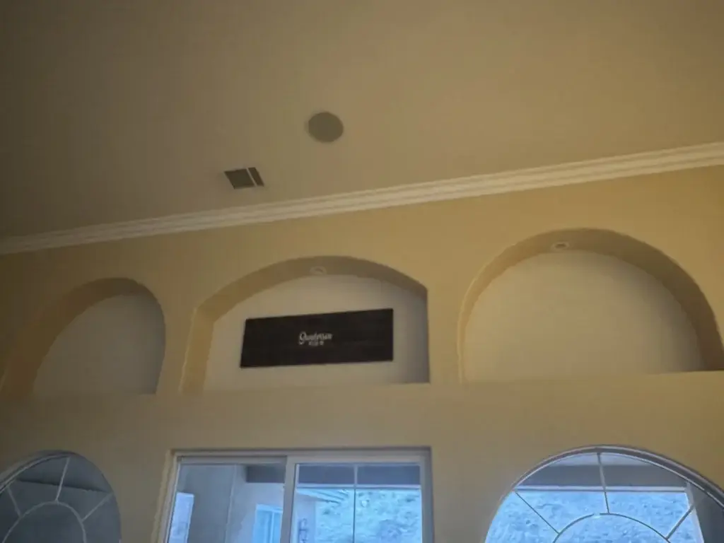 Arched niches above windows