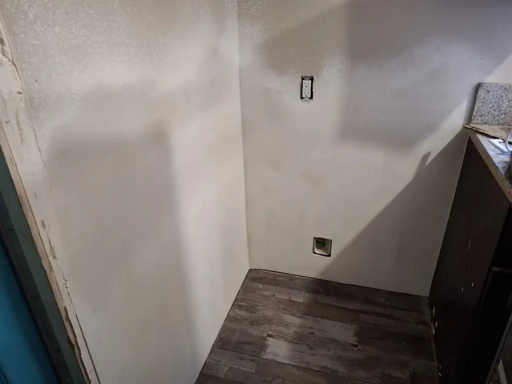 Textured laundry corner